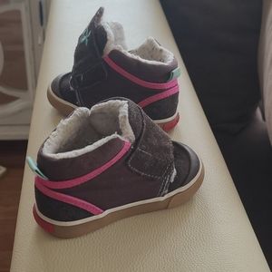 See Kai Run size 4 beginner sneaker boot